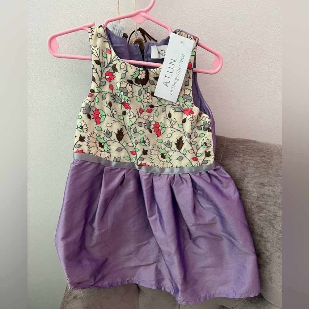 Size says 4 years old but is off. More like a 18 months old.